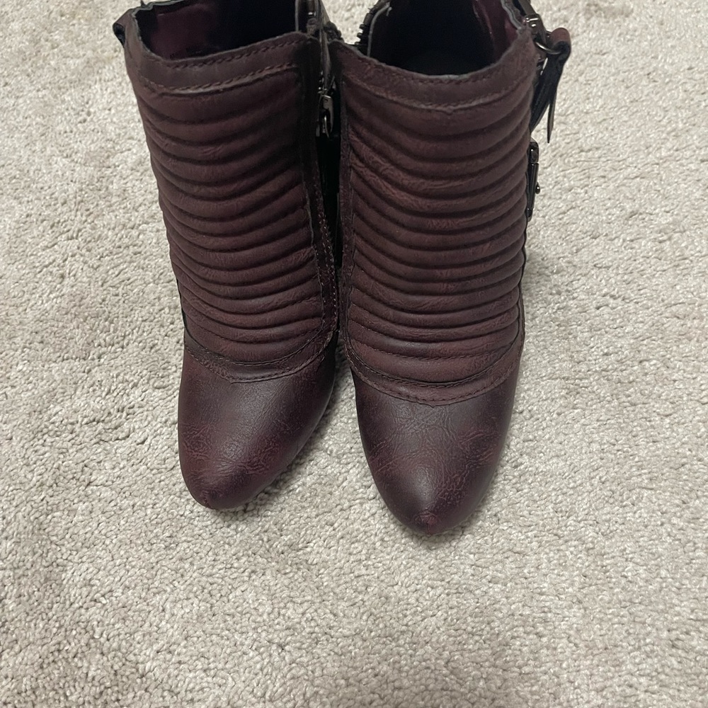Booties with block heel size 6 new without tags